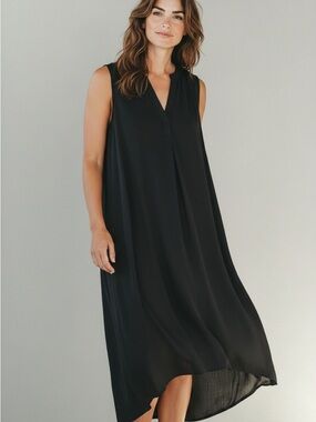 Alex & lili Sleeveless Black V-Neck  Midi Dress